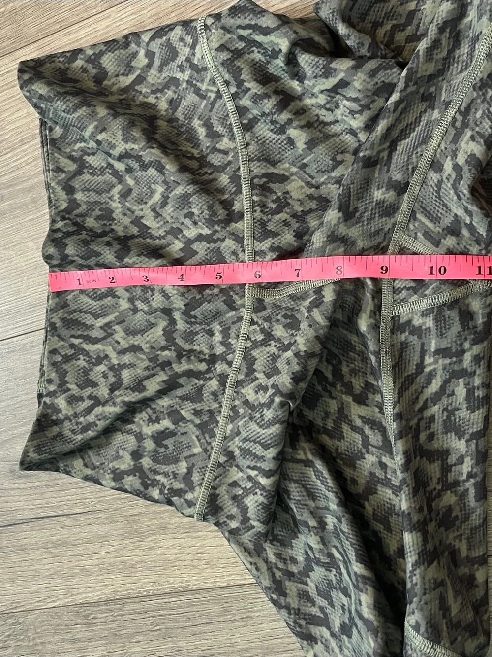 Old Navy Womens High-Waist Green Snake Print Bike Shorts Powersoft Size XS